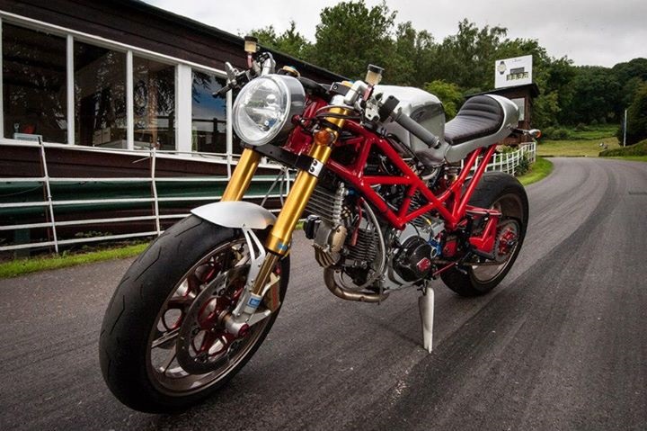 Кафе рейсер Ducati Monster SR2