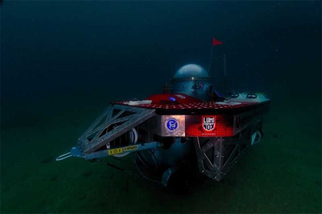 Подводная лодка из металлолома (фото + видео)
