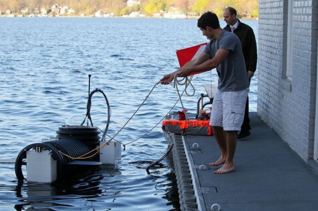 Паренек смастерил подводную лодку из дренажной трубы (6 фотографий + видео)