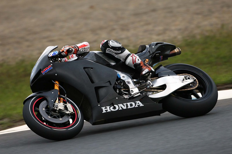 26 фотографий: Кейси Стоунер тестирует прототипы Honda RC213V и Honda RCV1000R 2014
