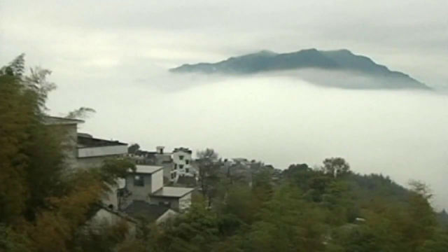 Загадочное море из облаков в горах Китая.