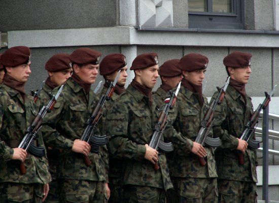 Польская молодежь стремится служить в армии