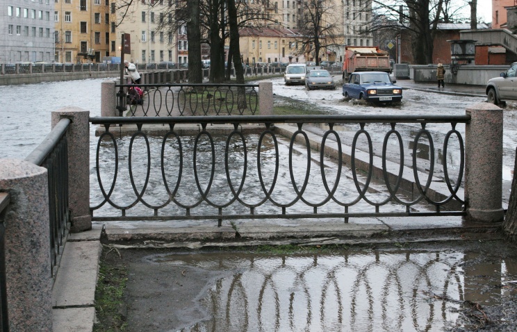 В Петербурге подтоплены некоторые набережные малых рек