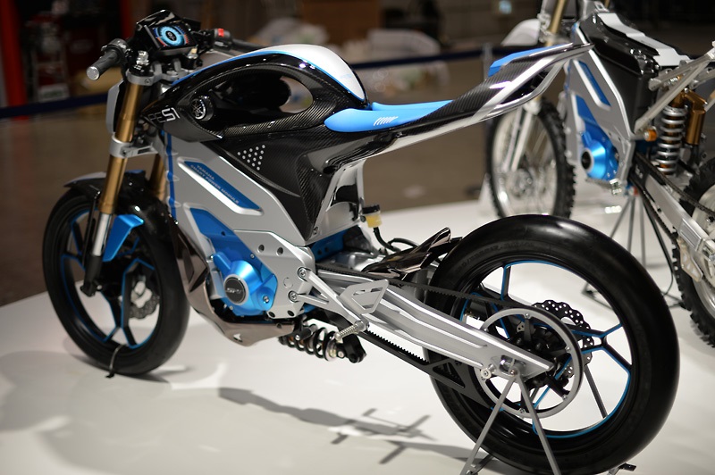 Концепт электроцикла Yamaha PES1 (видео)