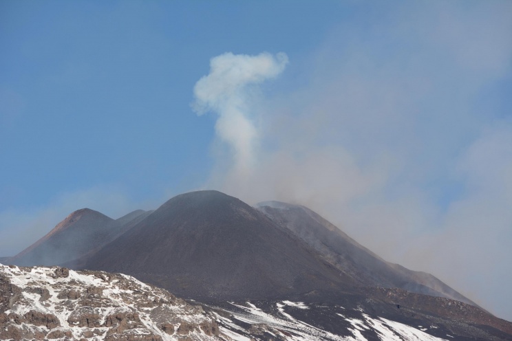 В Италии зафиксировано новое извержение крупнейшего в Европе действующего вулкана Этна