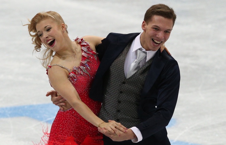 Танцевальная пара Боброва/Соловьев выиграла этап Гран-при по фигурному катанию в Москве