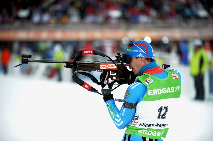 Евгений Устюгов стал 13-м в индивидуальной гонке на этапе Кубка мира в Швеции по биатлону