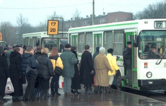 Количество наземного общественного транспорта зимой увеличится на 14% - заммэра Москвы