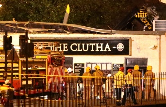 СМИ: После падения вертолета на бар в центре Глазго госпитализированы 32 человека