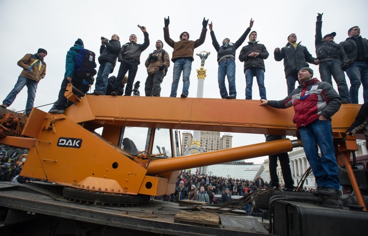 Митингующие заблокировали здание правительства Украины
