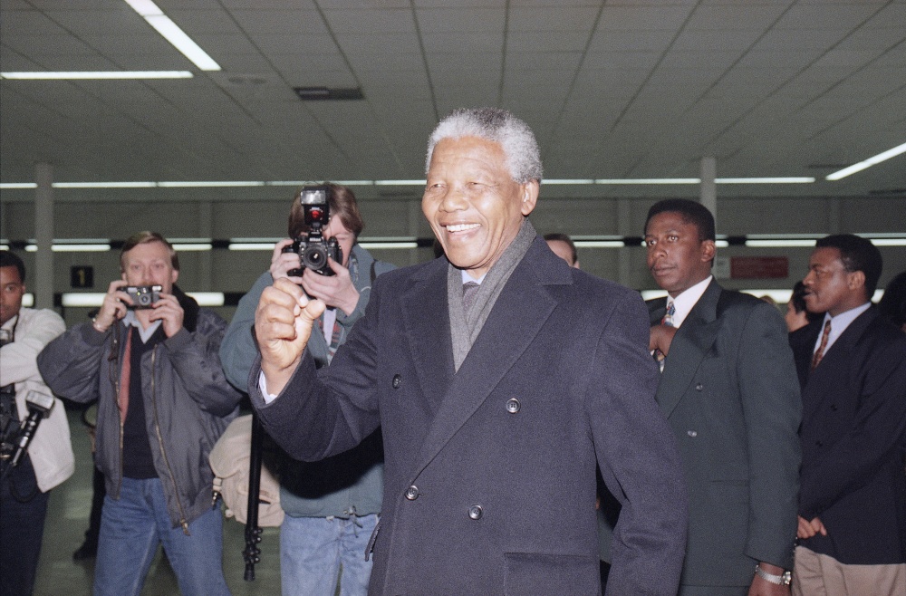 Посольство ЮАР в Москве открывает книгу соболезнований в связи со смертью Манделы
