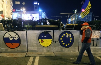 Митингующие в Киеве отправились пикетировать ведущие телеканалы Украины