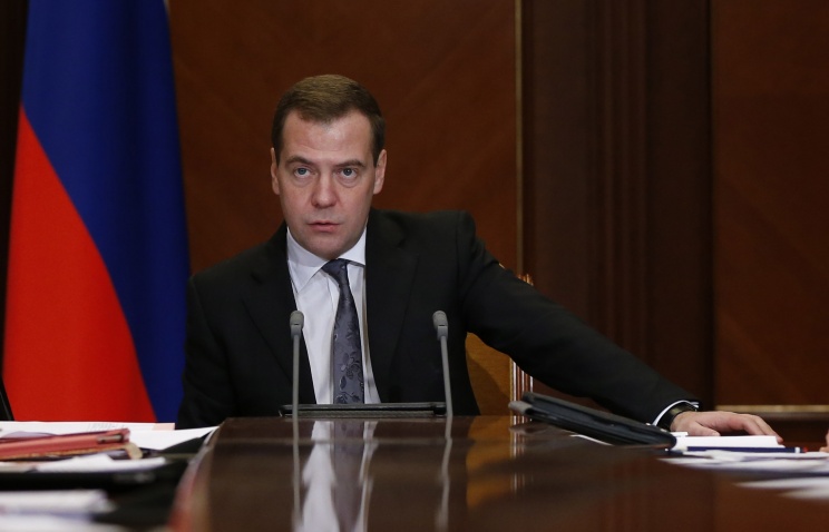Медведев: правительство должно планировать законотворчество, руководствуясь Конституцией
