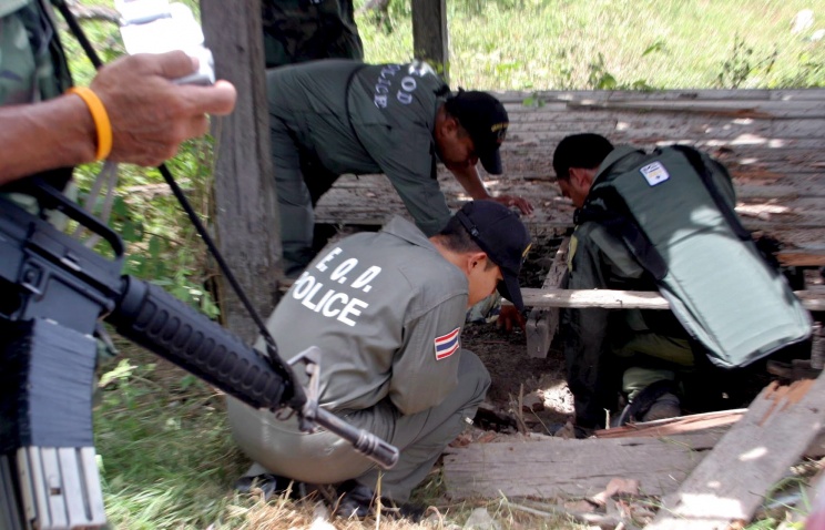 Восемь человек ранены в результате взрыва у школы на юге Таиланда