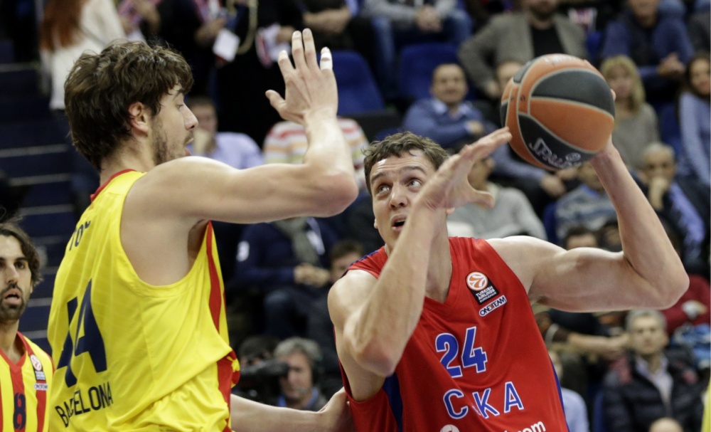 Баскетболисты ЦСКА на своей площадке победили "Барселону" в матче Евролиги