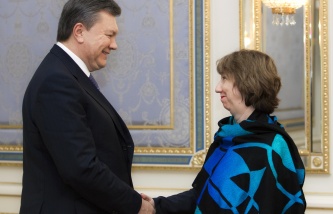 Президент Украины призвал оппозицию к диалогу, но ответа пока не получил