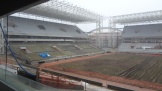 На футбольном стадионе в Куябе не установлено ни одного сидения, а поле напоминает огород