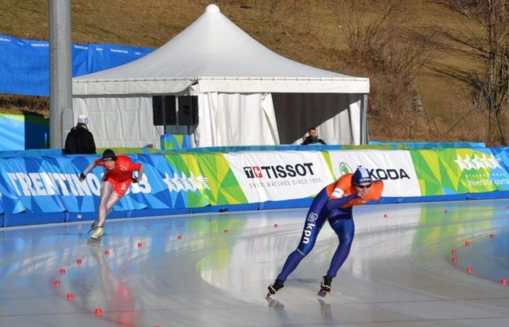 Российская конькобежка Волкова выиграла "золото" Универсиады на дистанции 3000 метров