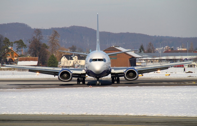 Boeing 737-400 при посадке выкатился за пределы взлетно-посадочной полосы в аэропорту Уфы