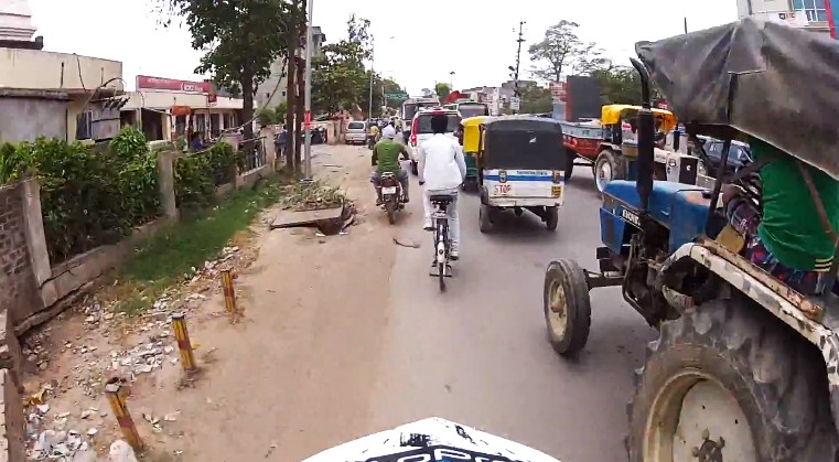 Хаос на дорогах Индии (видео)
