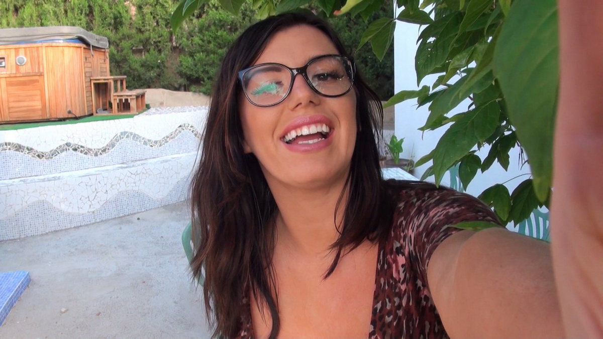 [Fakings.com] Yuffie Yulan (Soy profesora de inglés, vivo en Mallorca y si, me encanta el porno. Kisses from Spain!) [2014 ., All Sex,Milf,Blowjob,Classic,Cumshot., 720p]