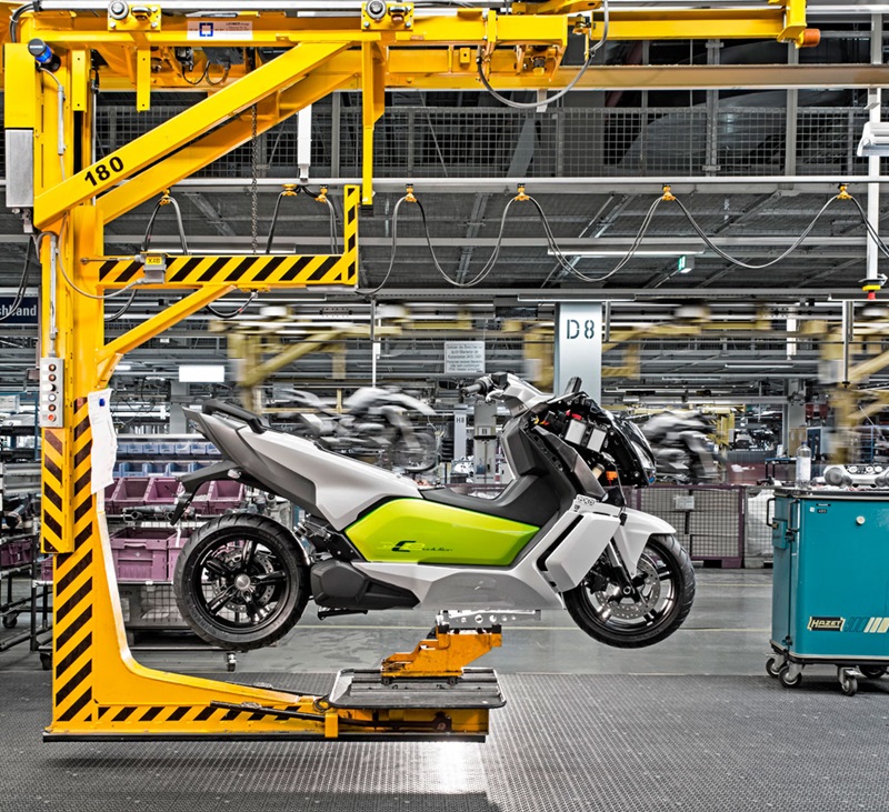 BMW запустили серийное производство электроскутеров C Evolution