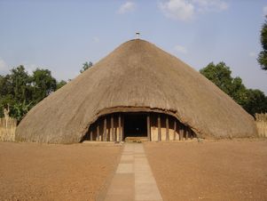 Уганда: достопримечательность ЮНЕСКО – могилы Касуби - сгорели дотла
