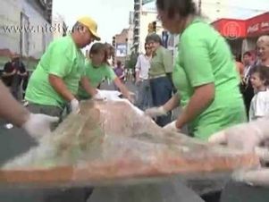 Самый большой рождественский пирог в мире испекли в Аргентине