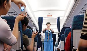 Китай: Стюардесс Hong Kong Airlines обучат приемам ушу
