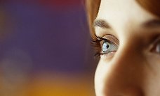 Ученые научились делать из карих глаз голубые