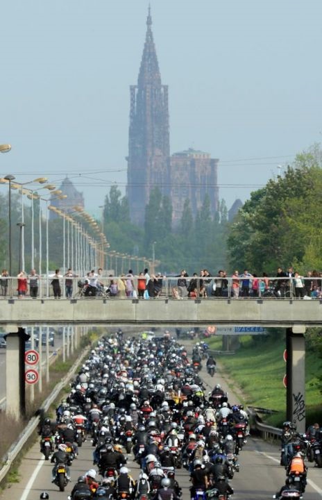 Массовый протест мотоциклистов и автомобилистов во Франции
