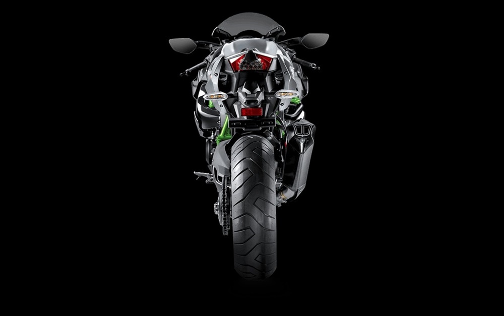 Компания Akrapovic представила карбоновый глушитель Kawasaki Ninja H2