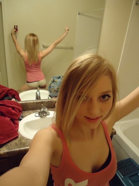 Amateur Photo - Cheerful and sociable young babe