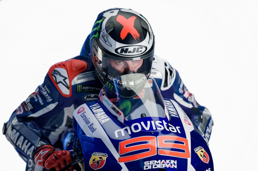 Команда Yamaha Racing просит HJC переделать шлем Хорхе Лоренцо