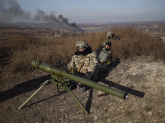 За слухами о войне на Донбассе увидели желание получить оружие США