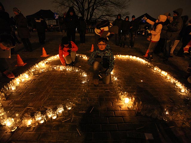 Более 800 московских зданий отключили подсветку в "Час Земли"