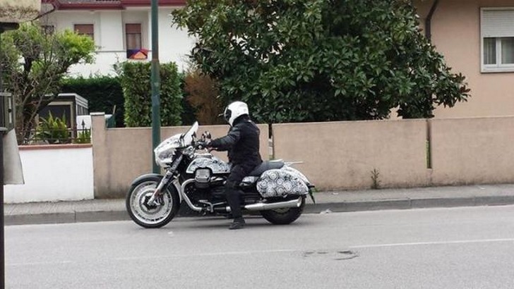 Шпионское фото баггера Moto Guzzi