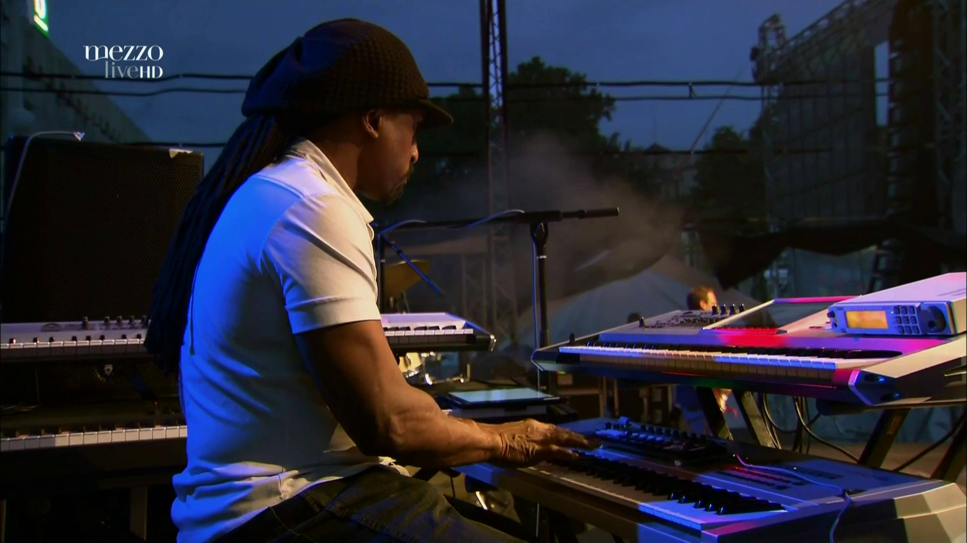 2013 Richard Bona - Jazz TM Festival [HDTV 1080p] 5